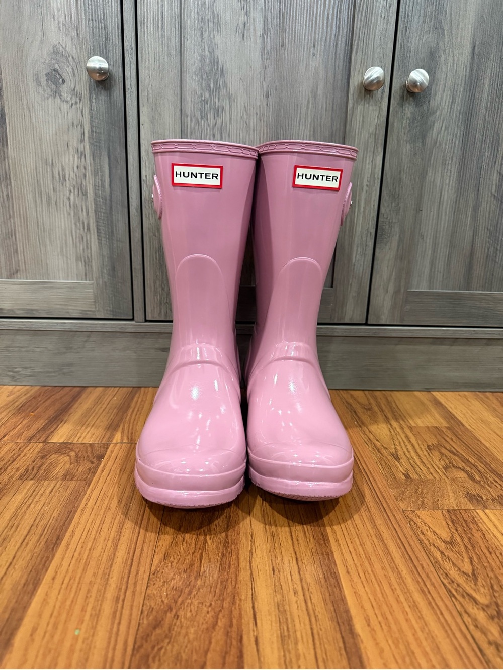 Hunter women’s Pink Gloss Rain Boots